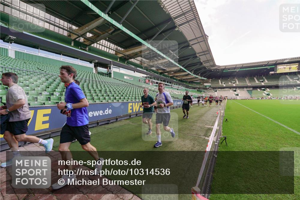 13.09.2026 - 21. swb-Marathon Bremen Michael Burmester http://msf.ph/oto/10314536 13.09.2026 13:10:08 Laufen im Stadion 164, 373, 383, 391, 448, 532, 549, 563, 581, 625, 813, 869, 898, 1025, 1072, 1150, 1180, 1398, 1738, 1855, 1867, 1880, 1894, 1967, 2202, 2208, 2232, 2243, 2268, 2284, 2333, 2339, 2342, 2413, 2429, 2432, 2441, 2471, 2525, 2530, 2553, 2573, 2594, 2654, 2682, 2692, 2714, 2717, 2784, 2785, 2819, 2823, 2920, 2931, 2932, 2941, 3026, 3032, 3063, 3086, 3089, 3122, 3174, 3207, 3208, 3291, 3316, 3327, 3333, 3370, 3398, 3410, 3437, 3470, 3707, 3769, 3857, 109 meine-sportfotos.de