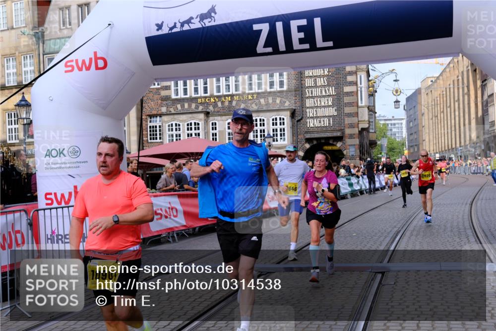 13.09.2026 - 21. swb-Marathon Bremen Tim E. http://msf.ph/oto/10314538 13.09.2026 10:55:12 Ziel 10589, 10646, 10901, 11040, 11569, 11620, 11860, 11889, 11976, 12313, 12800, 13592 meine-sportfotos.de