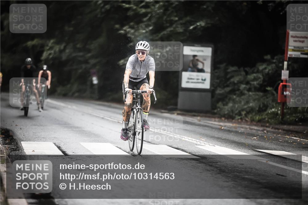 13.09.2026 - Stadtparktriathlon H.Heesch http://msf.ph/oto/10314563 13.09.2026 12:57:08 Radfahren 1198, 1265, 1346 meine-sportfotos.de