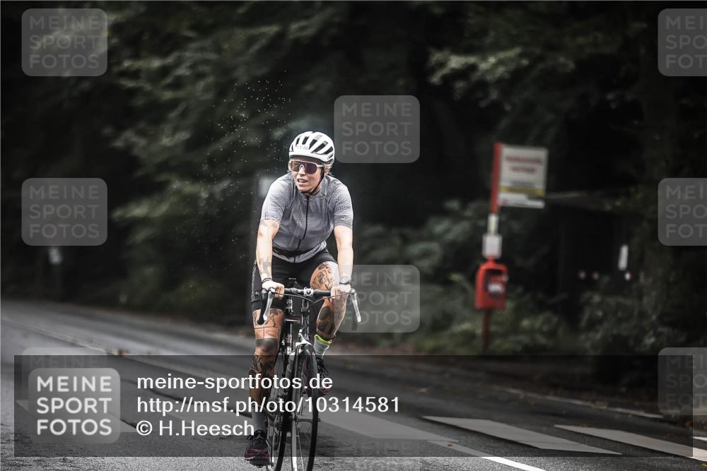 13.09.2026 - Stadtparktriathlon H.Heesch http://msf.ph/oto/10314581 13.09.2026 12:57:08 Radfahren 1198, 1265, 1346 meine-sportfotos.de