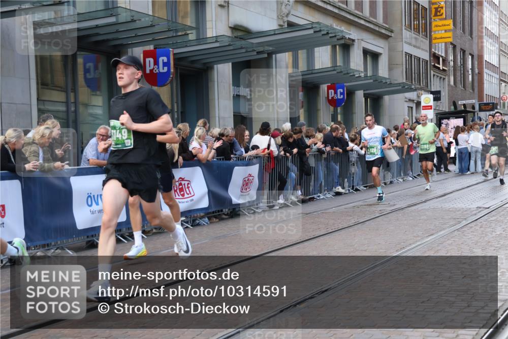 13.09.2026 - 21. swb-Marathon Bremen Strokosch-Dieckow http://msf.ph/oto/10314591 13.09.2026 13:15:45 Ziel 145, 481, 663, 740, 982, 1605, 1955, 2623, 3134, 3149, 4128, 4823, 5430, 5474, 5913, 6106, 6481, 6721, 6744, 7307, 7413, 8398, 8487, 9122, 9278, 13008, 13149, 13158, 1033, 1445, 2733, 3119, 3346, 3422, 3536, 3689, 3836, 3991, 4212, 4573, 4653, 4663, 5533, 5588, 6162, 6515, 6526, 7203, 7291, 7346, 7992, 9029, 9391, 9475, 9777, 13249 meine-sportfotos.de