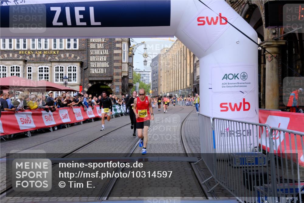 13.09.2026 - 21. swb-Marathon Bremen Tim E. http://msf.ph/oto/10314597 13.09.2026 10:55:14 Ziel 10646, 10901, 11569, 11620, 11860, 11889, 11908, 11976, 12313, 12800, 13592 meine-sportfotos.de
