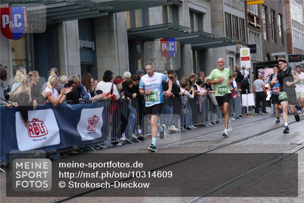13.09.2026 - 21. swb-Marathon Bremen Strokosch-Dieckow http://msf.ph/oto/10314609 13.09.2026 13:15:46 Ziel 145, 481, 663, 740, 982, 1605, 1955, 2623, 3134, 3149, 4128, 4823, 5430, 5474, 5913, 6106, 6481, 6721, 6744, 7307, 7413, 8398, 8487, 9122, 9278, 13008, 13149, 13158, 982, 1033, 1445, 2733, 3119, 3346, 3422, 3536, 3689, 3836, 3991, 4212, 4573, 4653, 4663, 5533, 5588, 6162, 6515, 6526, 7203, 7291, 7992, 9029, 9122, 9391, 9475, 9777, 13249 meine-sportfotos.de