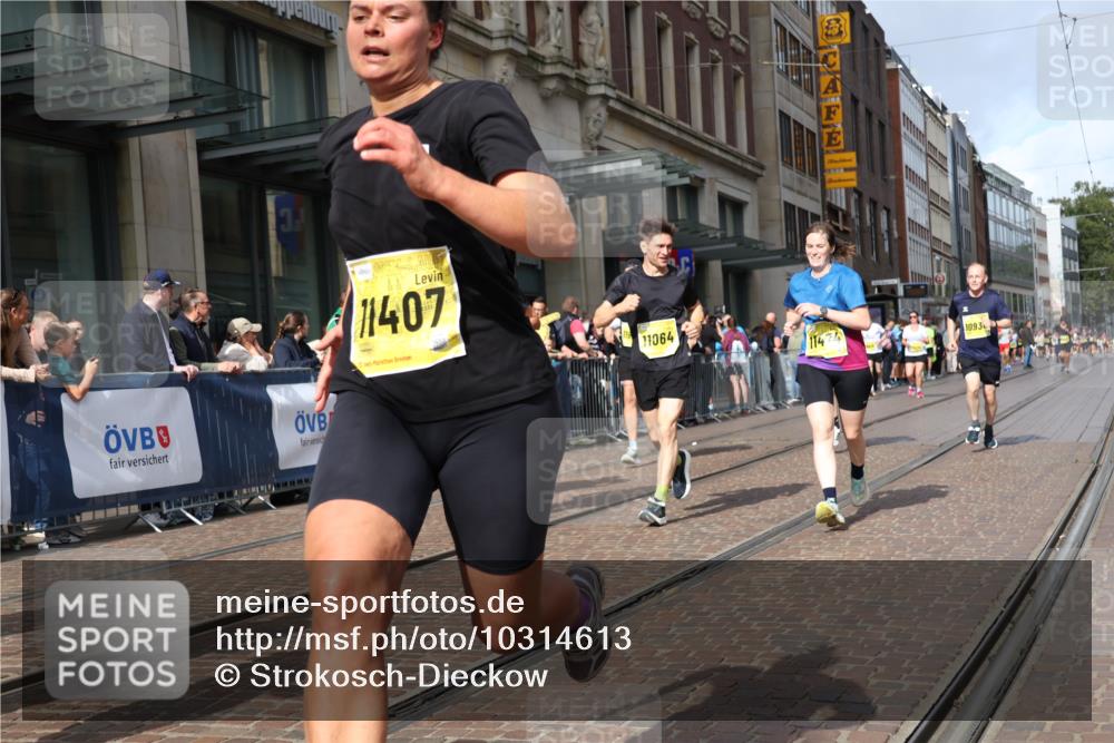 13.09.2026 - 21. swb-Marathon Bremen Strokosch-Dieckow http://msf.ph/oto/10314613 13.09.2026 10:56:35 Ziel 10157, 10408, 10486, 10540, 10610, 10721, 10771, 10824, 10888, 10936, 11000, 11064, 11079, 11328, 11474, 11601, 11872, 11946, 12032, 12284, 12434, 10184, 10211, 10240, 10322, 10356, 10372, 10443, 10670, 10675, 10699, 10721, 10824, 10844, 10936, 11069, 11256, 11280, 11317, 11349, 11407, 11570, 11601, 11693, 11795, 11844, 11855, 11871, 11911, 11996, 12452, 12543 meine-sportfotos.de