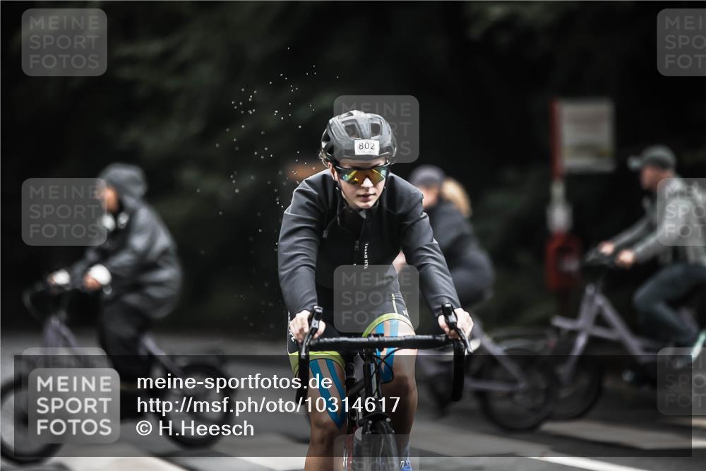 13.09.2026 - Stadtparktriathlon H.Heesch http://msf.ph/oto/10314617 13.09.2026 11:49:49 Radfahren 712, 802, 934 meine-sportfotos.de