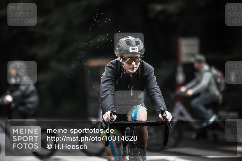 13.09.2026 - Stadtparktriathlon H.Heesch http://msf.ph/oto/10314620 13.09.2026 11:49:49 Radfahren 712, 802, 934 meine-sportfotos.de