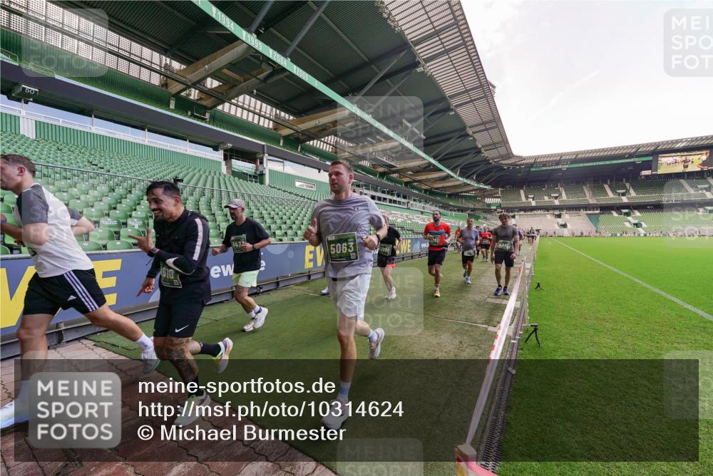 13.09.2026 - 21. swb-Marathon Bremen Michael Burmester http://msf.ph/oto/10314624 13.09.2026 13:10:23 Laufen im Stadion 164, 373, 383, 391, 448, 532, 549, 563, 581, 625, 813, 869, 898, 984, 1072, 1150, 1180, 1738, 1855, 1867, 1880, 1894, 1967, 2202, 2208, 2232, 2243, 2268, 2284, 2330, 2333, 2339, 2342, 2429, 2432, 2441, 2443, 2471, 2525, 2530, 2531, 2553, 2573, 2589, 2594, 2654, 2682, 2714, 2717, 2784, 2785, 2819, 2836, 2920, 2931, 2932, 2941, 3026, 3032, 3063, 3086, 3089, 3122, 3174, 3207, 3208, 3291, 3316, 3327, 3333, 3370, 3398, 3409, 3410, 3437, 3470, 3707, 3769, 3857, 109 meine-sportfotos.de