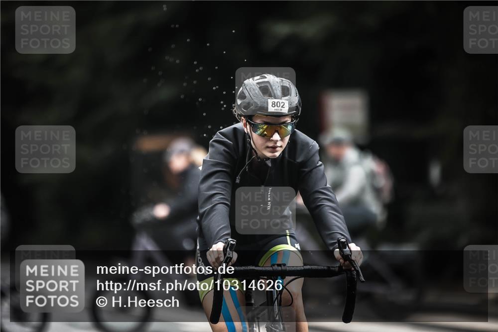 13.09.2026 - Stadtparktriathlon H.Heesch http://msf.ph/oto/10314626 13.09.2026 11:49:49 Radfahren 712, 802, 934 meine-sportfotos.de