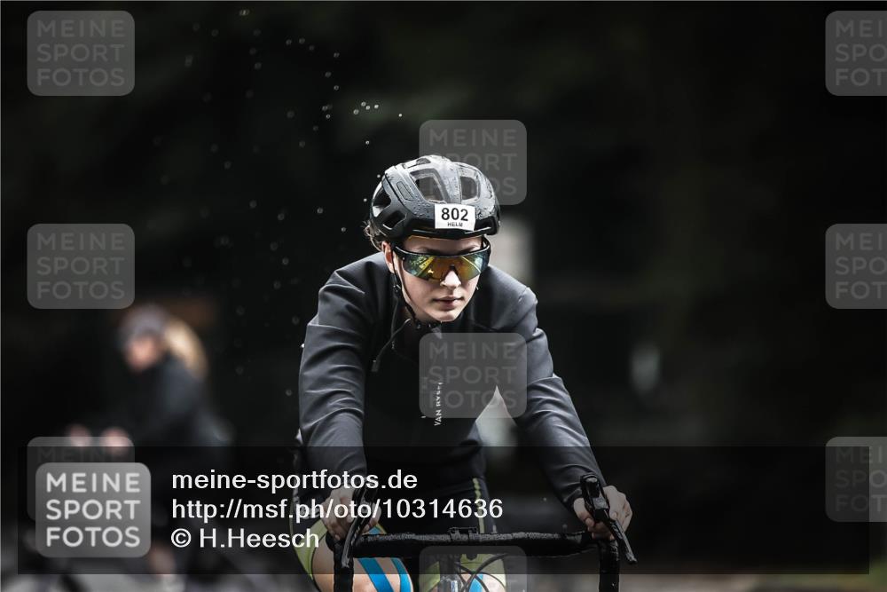 13.09.2026 - Stadtparktriathlon H.Heesch http://msf.ph/oto/10314636 13.09.2026 11:49:49 Radfahren 712, 802, 934 meine-sportfotos.de