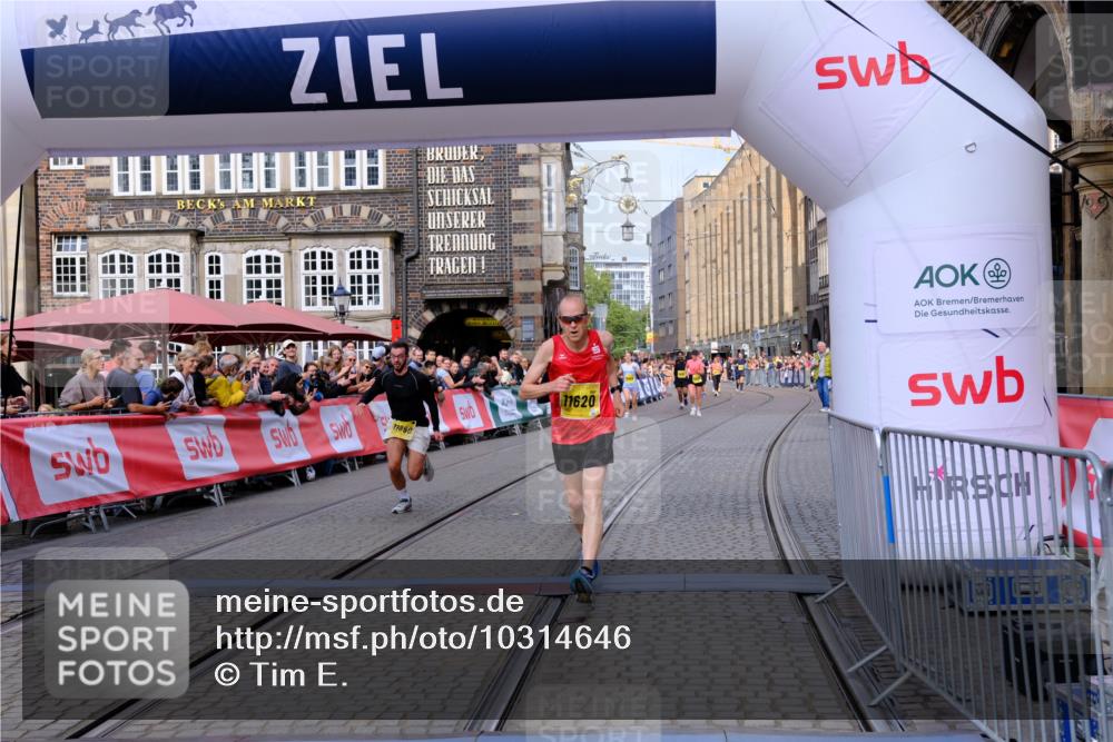 13.09.2026 - 21. swb-Marathon Bremen Tim E. http://msf.ph/oto/10314646 13.09.2026 10:55:15 Ziel 10555, 10646, 10901, 11001, 11620, 11860, 11889, 11908, 11976, 12313, 12800, 13592 meine-sportfotos.de