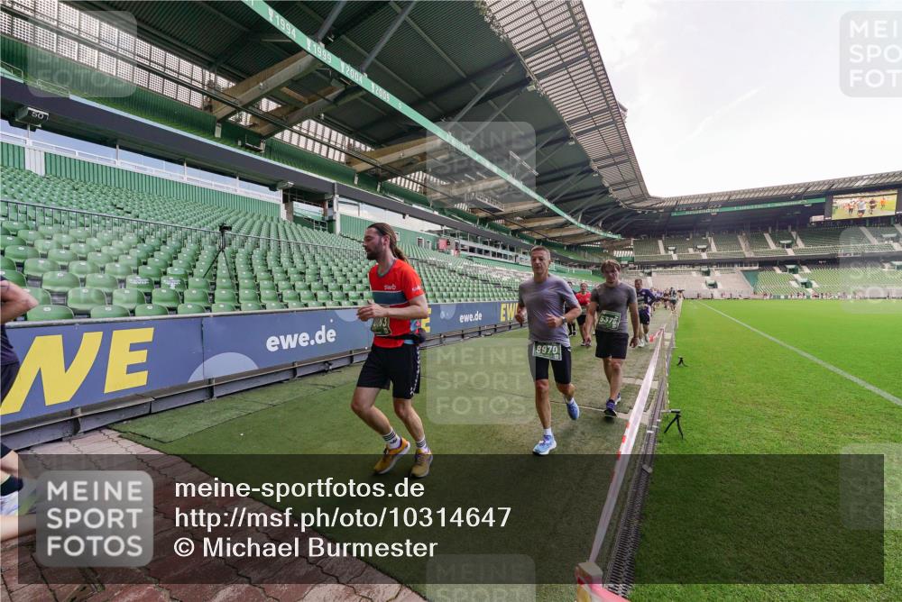 13.09.2026 - 21. swb-Marathon Bremen Michael Burmester http://msf.ph/oto/10314647 13.09.2026 13:10:25 Laufen im Stadion 164, 373, 383, 391, 448, 532, 549, 563, 581, 625, 813, 869, 898, 984, 1072, 1150, 1180, 1738, 1855, 1867, 1880, 1894, 1967, 2202, 2208, 2232, 2243, 2268, 2284, 2330, 2333, 2339, 2342, 2429, 2432, 2441, 2443, 2471, 2525, 2530, 2531, 2553, 2573, 2589, 2594, 2654, 2682, 2714, 2717, 2784, 2785, 2819, 2836, 2920, 2931, 2932, 2941, 3026, 3032, 3063, 3086, 3089, 3122, 3174, 3207, 3208, 3291, 3316, 3327, 3333, 3370, 3398, 3409, 3410, 3437, 3470, 3707, 3769, 3857, 109 meine-sportfotos.de