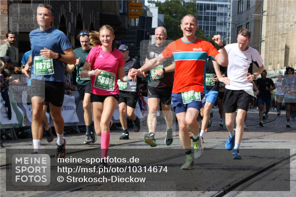 13.09.2026 - 21. swb-Marathon Bremen Strokosch-Dieckow http://msf.ph/oto/10314674 13.09.2026 13:24:26 Ziel 102, 342, 776, 909, 1199, 2210, 2370, 2491, 2967, 3044, 3372, 5012, 5104, 5146, 5208, 5257, 5397, 5481, 5623, 5928, 6105, 6772, 7059, 7069, 7081, 7094, 7105, 8082, 8179, 9087, 9916, 10059, 13007, 13219, 282, 789, 790, 1582, 3375, 3524, 3994, 5328, 5572, 5953, 6080, 7568, 8310, 8636, 8881, 9264, 9541, 9676, 10069, 10071, 10097 meine-sportfotos.de