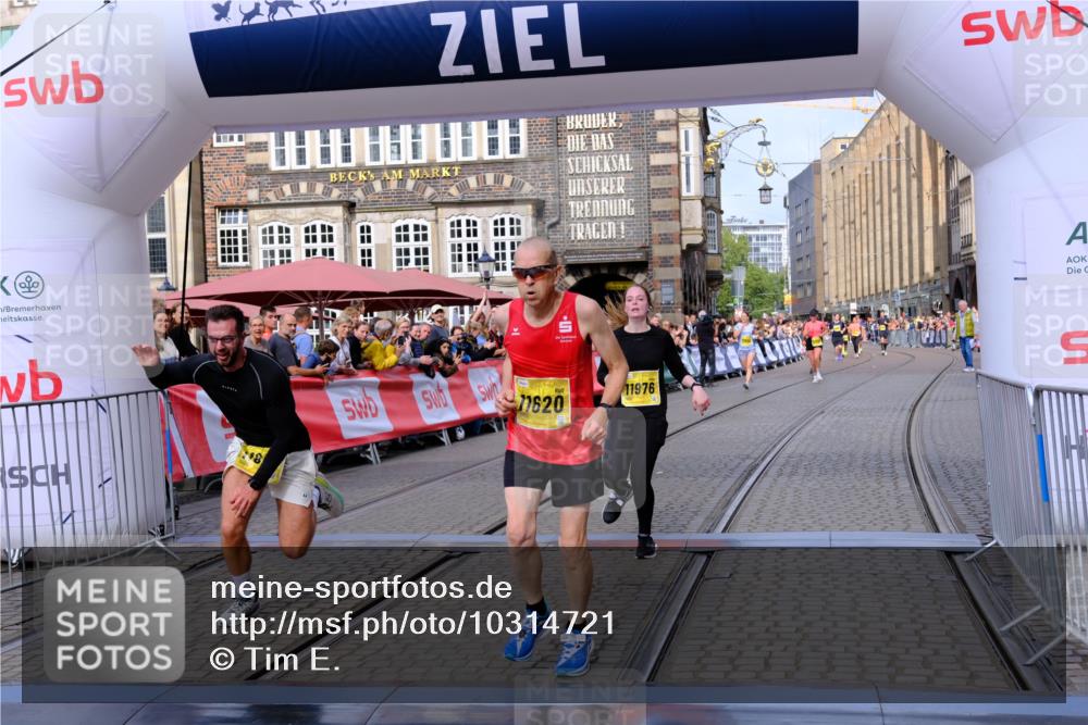 13.09.2026 - 21. swb-Marathon Bremen Tim E. http://msf.ph/oto/10314721 13.09.2026 10:55:16 Ziel 10555, 10646, 10901, 11001, 11620, 11860, 11889, 11908, 11976, 12313, 12800, 13592 meine-sportfotos.de
