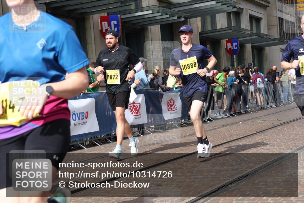 13.09.2026 - 21. swb-Marathon Bremen Strokosch-Dieckow http://msf.ph/oto/10314726 13.09.2026 10:56:37 Ziel 10157, 10408, 10486, 10610, 10771, 10772, 10888, 11000, 11064, 11079, 11328, 11872, 11946, 12032, 12284, 12434, 10184, 10211, 10240, 10322, 10356, 10372, 10540, 10670, 10675, 10721, 10824, 10844, 10936, 11064, 11069, 11256, 11317, 11349, 11407, 11474, 11570, 11601, 11693, 11795, 11844, 11855, 11871, 11911, 11996, 12452, 12543 meine-sportfotos.de