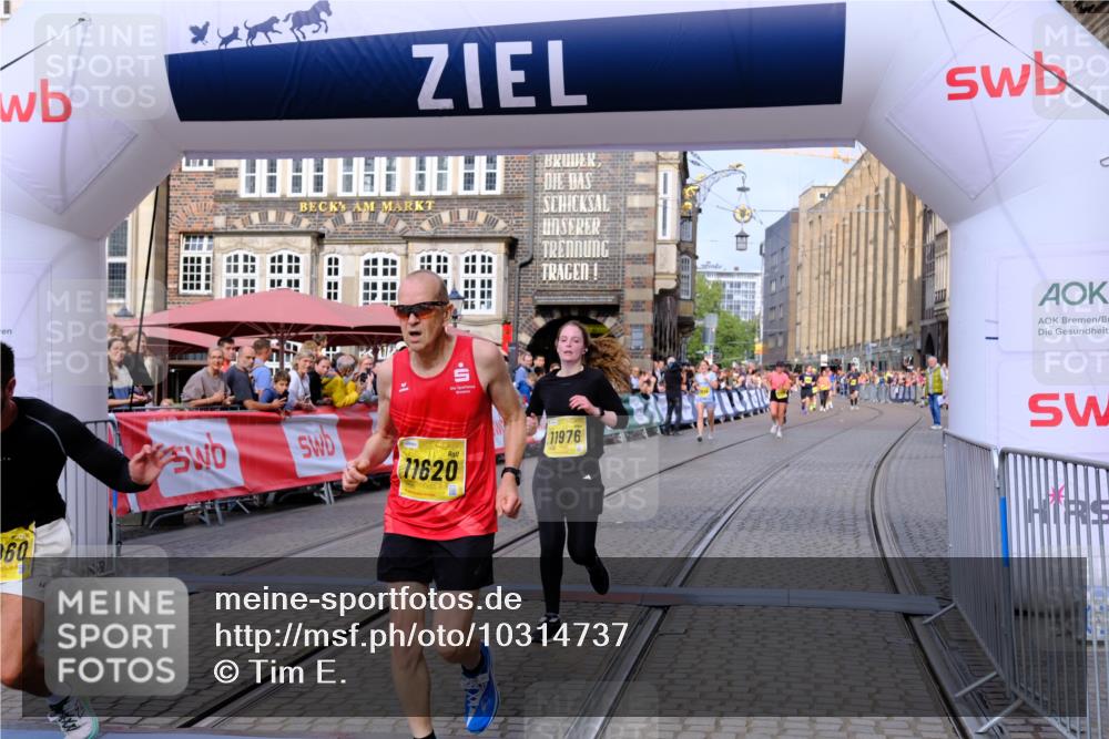 13.09.2026 - 21. swb-Marathon Bremen Tim E. http://msf.ph/oto/10314737 13.09.2026 10:55:16 Ziel 10555, 10646, 10901, 11001, 11620, 11860, 11889, 11908, 11976, 12313, 12800, 13592 meine-sportfotos.de