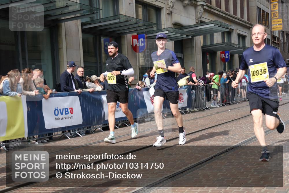 13.09.2026 - 21. swb-Marathon Bremen Strokosch-Dieckow http://msf.ph/oto/10314750 13.09.2026 10:56:37 Ziel 10157, 10408, 10486, 10610, 10771, 10772, 10888, 11000, 11064, 11079, 11328, 11872, 11946, 12032, 12284, 12434, 10184, 10211, 10240, 10322, 10356, 10372, 10540, 10670, 10675, 10721, 10824, 10844, 10936, 11064, 11069, 11256, 11317, 11349, 11407, 11474, 11570, 11601, 11693, 11795, 11844, 11855, 11871, 11911, 11996, 12452, 12543 meine-sportfotos.de