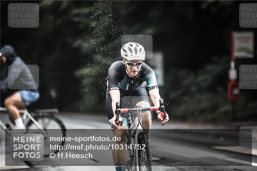 13.09.2026 - Stadtparktriathlon H.Heesch http://msf.ph/oto/10314752 13.09.2026 11:50:04 Radfahren 814, 820 meine-sportfotos.de