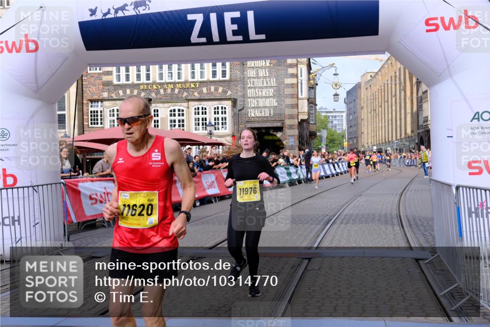 13.09.2026 - 21. swb-Marathon Bremen Tim E. http://msf.ph/oto/10314770 13.09.2026 10:55:16 Ziel 10555, 10646, 10901, 11001, 11620, 11860, 11889, 11908, 11976, 12313, 12800, 13592 meine-sportfotos.de