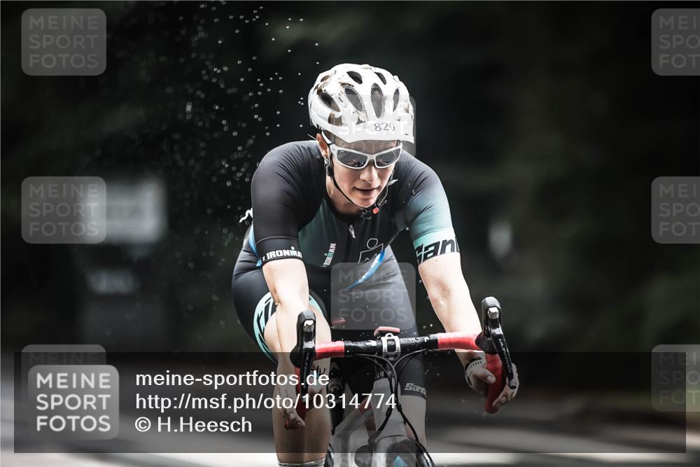 13.09.2026 - Stadtparktriathlon H.Heesch http://msf.ph/oto/10314774 13.09.2026 11:50:04 Radfahren 814, 820 meine-sportfotos.de