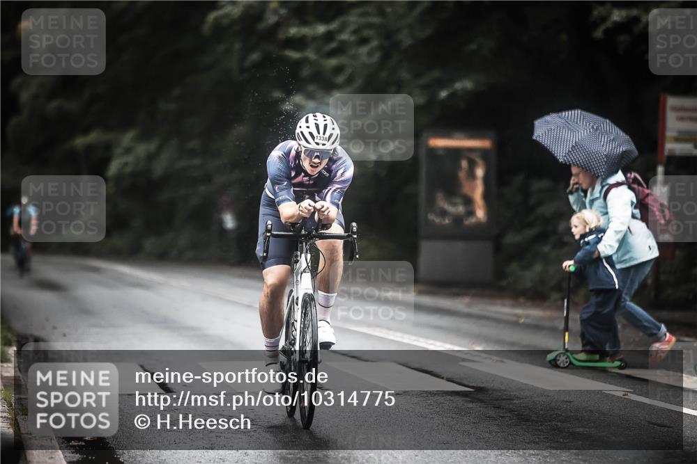 13.09.2026 - Stadtparktriathlon H.Heesch http://msf.ph/oto/10314775 13.09.2026 12:57:21 Radfahren 1284, 1301, 1333, 1338 meine-sportfotos.de