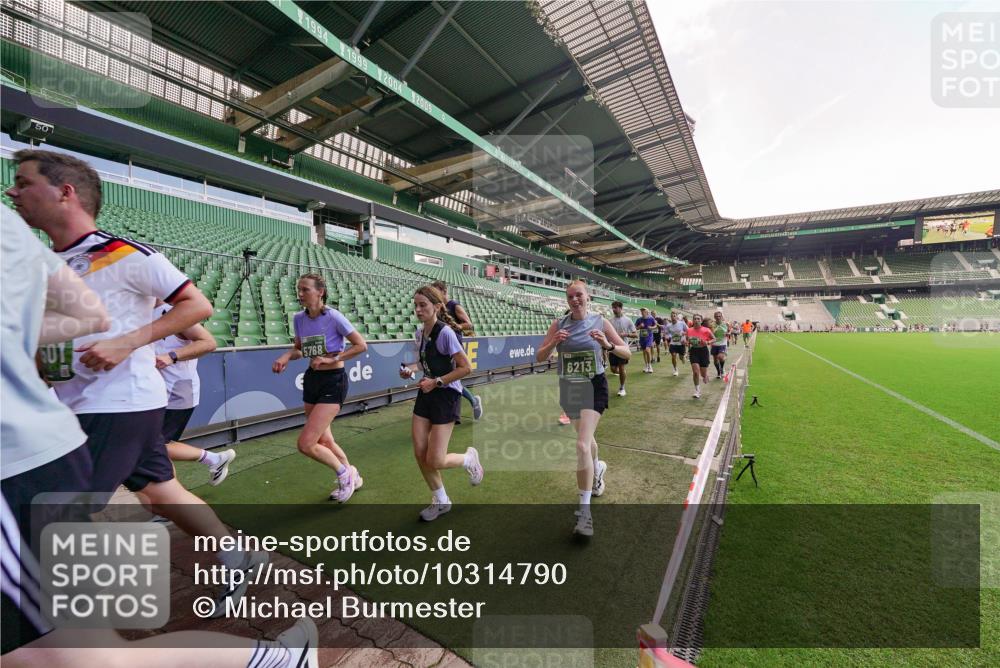 13.09.2026 - 21. swb-Marathon Bremen Michael Burmester http://msf.ph/oto/10314790 13.09.2026 13:10:39 Laufen im Stadion 164, 265, 373, 383, 391, 448, 532, 563, 581, 869, 898, 984, 1072, 1180, 1738, 1855, 1867, 1894, 1952, 1967, 2202, 2232, 2268, 2284, 2299, 2330, 2333, 2339, 2342, 2432, 2443, 2471, 2525, 2530, 2531, 2553, 2573, 2589, 2594, 2654, 2669, 2682, 2714, 2717, 2784, 2785, 2819, 2836, 2920, 2931, 2932, 3026, 3032, 3063, 3086, 3089, 3122, 3159, 3174, 3207, 3208, 3291, 3316, 3333, 3352, 3370, 3398, 3409, 3410, 3437, 3470, 3707, 3769, 3857, 109, 800 meine-sportfotos.de