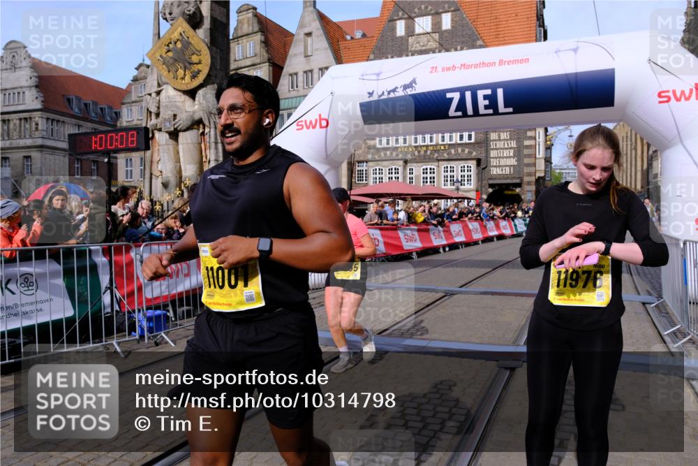 13.09.2026 - 21. swb-Marathon Bremen Tim E. http://msf.ph/oto/10314798 13.09.2026 10:55:25 Ziel 10555, 10646, 11001, 11014, 11466, 11620, 11631, 11860, 11908, 11910, 11976, 12201, 12549 meine-sportfotos.de