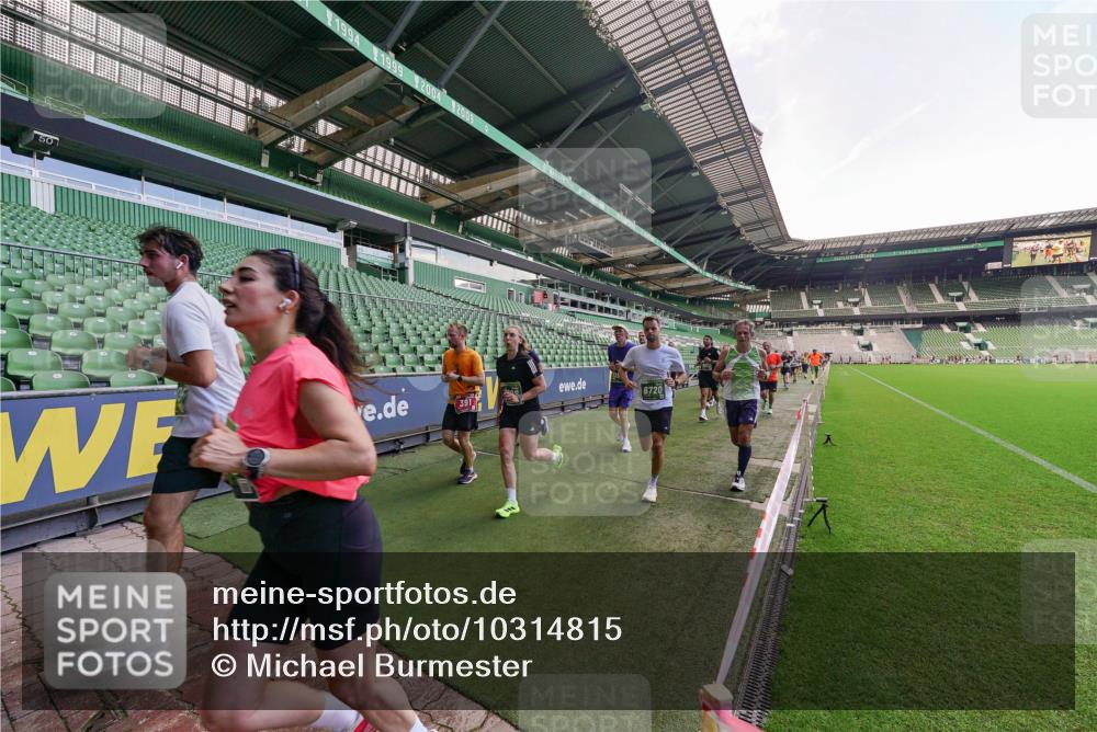 13.09.2026 - 21. swb-Marathon Bremen Michael Burmester http://msf.ph/oto/10314815 13.09.2026 13:10:42 Laufen im Stadion 164, 265, 373, 383, 391, 448, 532, 581, 869, 898, 984, 1180, 1738, 1855, 1867, 1894, 1952, 1967, 2202, 2232, 2268, 2281, 2284, 2299, 2330, 2333, 2339, 2342, 2432, 2443, 2471, 2525, 2530, 2531, 2553, 2573, 2589, 2594, 2654, 2669, 2682, 2714, 2717, 2784, 2785, 2804, 2819, 2836, 2920, 2931, 2932, 3026, 3032, 3063, 3086, 3089, 3122, 3159, 3174, 3207, 3208, 3291, 3316, 3333, 3352, 3370, 3398, 3409, 3410, 3437, 3470, 3707, 3769, 3857, 109, 800 meine-sportfotos.de