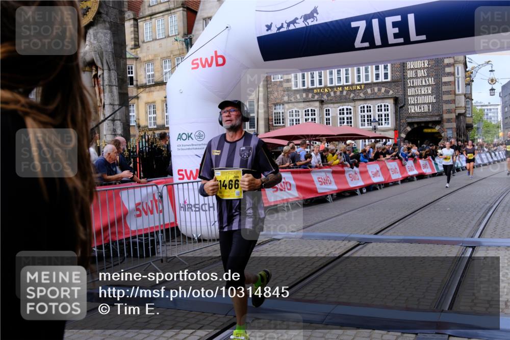 13.09.2026 - 21. swb-Marathon Bremen Tim E. http://msf.ph/oto/10314845 13.09.2026 10:55:34 Ziel 10555, 10725, 11001, 11014, 11466, 11631, 11910, 12201, 12218, 12258, 12549 meine-sportfotos.de