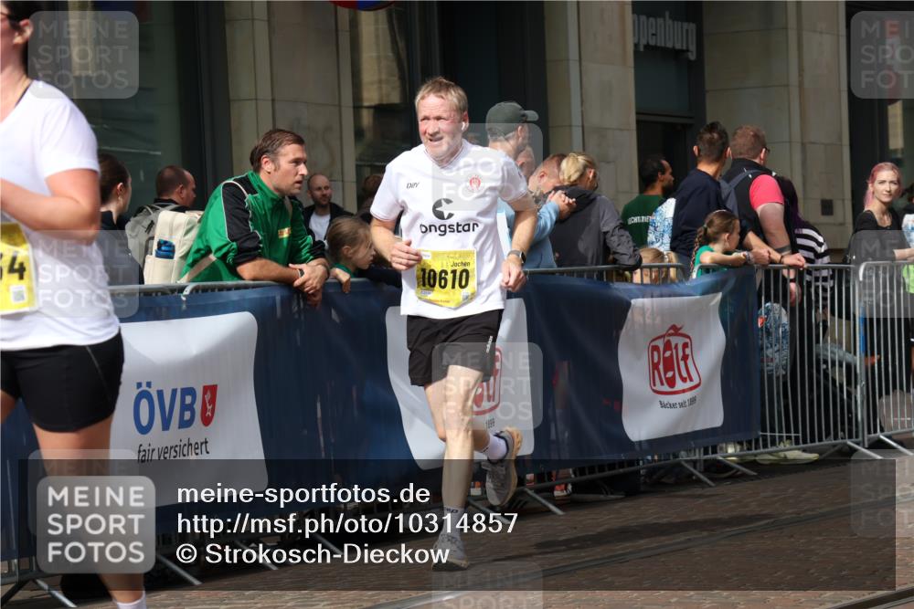 13.09.2026 - 21. swb-Marathon Bremen Strokosch-Dieckow http://msf.ph/oto/10314857 13.09.2026 10:56:42 Ziel 10157, 10408, 10578, 10610, 10700, 10772, 11000, 11079, 11236, 11292, 11328, 11484, 11667, 11872, 11946, 12032, 12284, 12434, 10240, 10356, 10372, 10486, 10540, 10675, 10721, 10771, 10824, 10844, 10888, 10936, 11064, 11069, 11256, 11317, 11349, 11407, 11474, 11601, 11795, 11844, 11855, 11871, 11911, 11996, 12543 meine-sportfotos.de
