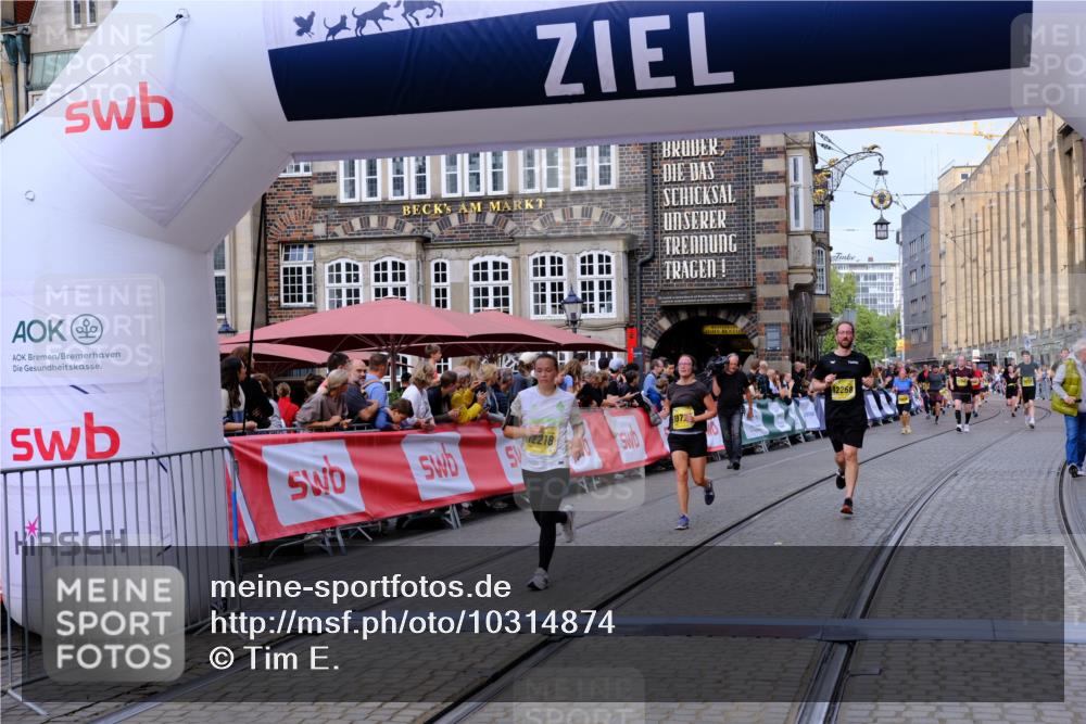 13.09.2026 - 21. swb-Marathon Bremen Tim E. http://msf.ph/oto/10314874 13.09.2026 10:55:37 Ziel 10256, 10725, 11014, 11466, 11631, 11910, 11977, 12201, 12218, 12258, 12549 meine-sportfotos.de