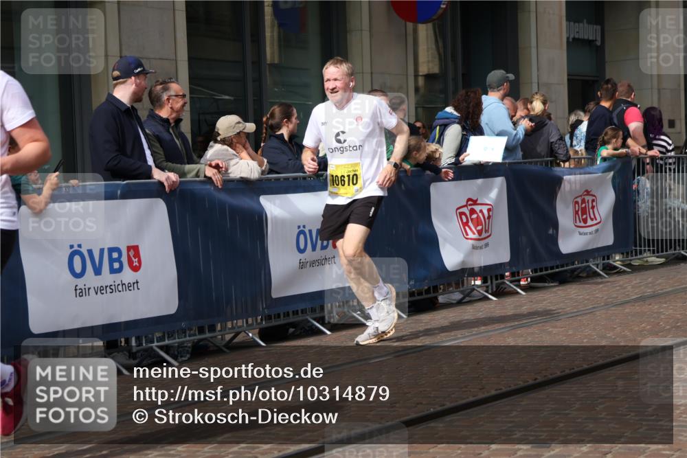 13.09.2026 - 21. swb-Marathon Bremen Strokosch-Dieckow http://msf.ph/oto/10314879 13.09.2026 10:56:43 Ziel 10157, 10408, 10578, 10610, 10700, 10772, 11000, 11079, 11236, 11292, 11328, 11484, 11667, 11872, 11946, 12032, 12284, 12434, 10240, 10356, 10372, 10486, 10540, 10675, 10721, 10771, 10824, 10844, 10888, 10936, 11064, 11069, 11256, 11317, 11349, 11407, 11474, 11601, 11795, 11844, 11855, 11871, 11872, 11911, 11996, 12543 meine-sportfotos.de