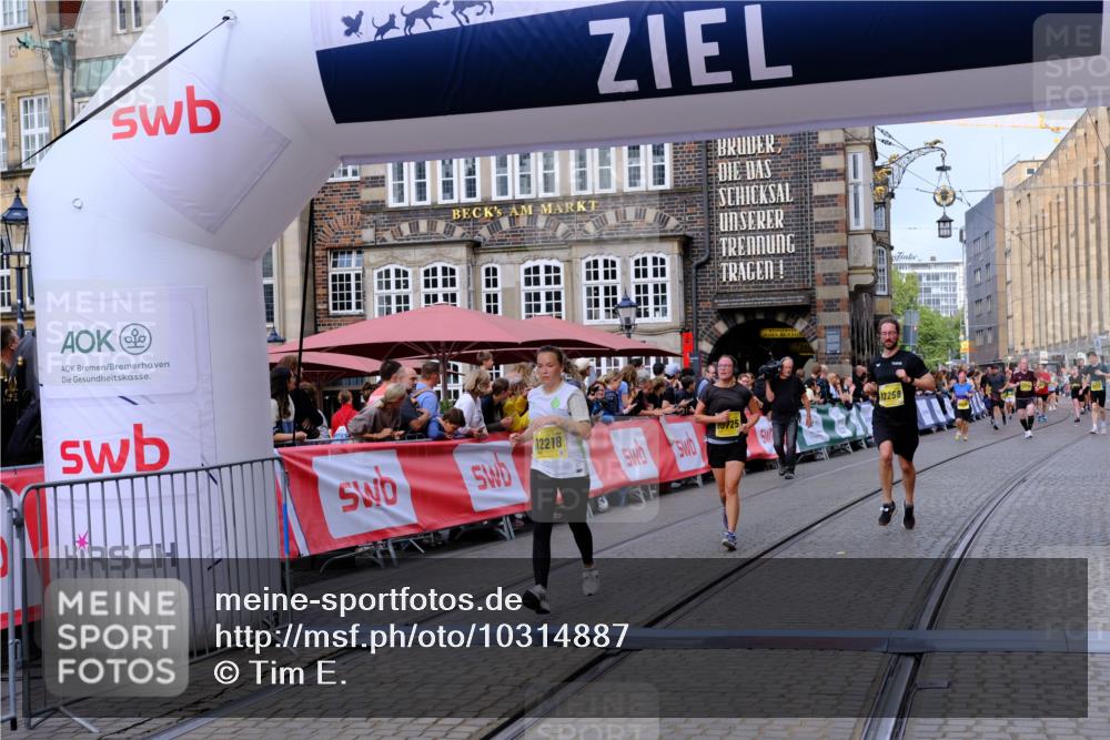 13.09.2026 - 21. swb-Marathon Bremen Tim E. http://msf.ph/oto/10314887 13.09.2026 10:55:37 Ziel 10256, 10725, 11014, 11466, 11631, 11910, 11977, 12201, 12218, 12258, 12549 meine-sportfotos.de