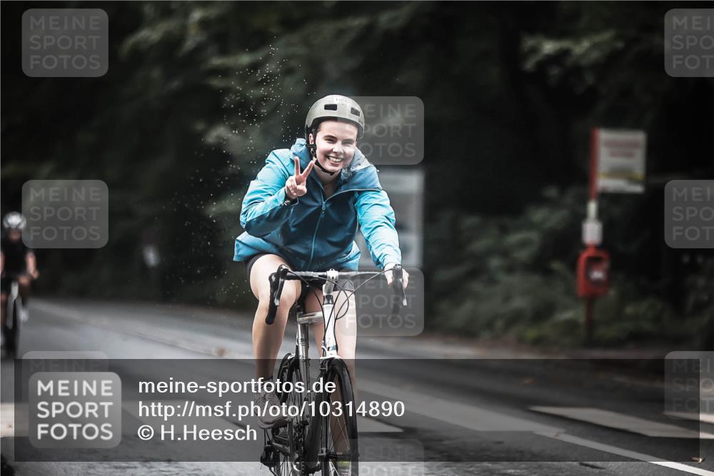 13.09.2026 - Stadtparktriathlon H.Heesch http://msf.ph/oto/10314890 13.09.2026 12:57:32 Radfahren 1091, 1127, 1283, 1392 meine-sportfotos.de