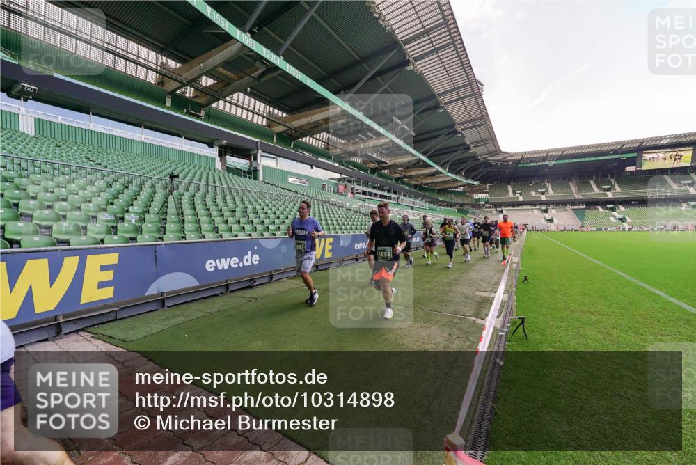 13.09.2026 - 21. swb-Marathon Bremen Michael Burmester http://msf.ph/oto/10314898 13.09.2026 13:10:51 Laufen im Stadion 164, 265, 373, 391, 448, 581, 869, 898, 984, 1180, 1738, 1855, 1867, 1894, 1952, 1967, 2202, 2232, 2268, 2281, 2284, 2299, 2330, 2333, 2339, 2342, 2353, 2432, 2443, 2471, 2525, 2530, 2531, 2553, 2573, 2589, 2594, 2654, 2669, 2682, 2714, 2717, 2784, 2785, 2804, 2819, 2836, 2907, 2920, 2932, 2976, 3026, 3032, 3063, 3082, 3086, 3089, 3122, 3159, 3174, 3207, 3208, 3291, 3316, 3333, 3352, 3370, 3398, 3409, 3410, 3470, 3707, 3769, 800 meine-sportfotos.de