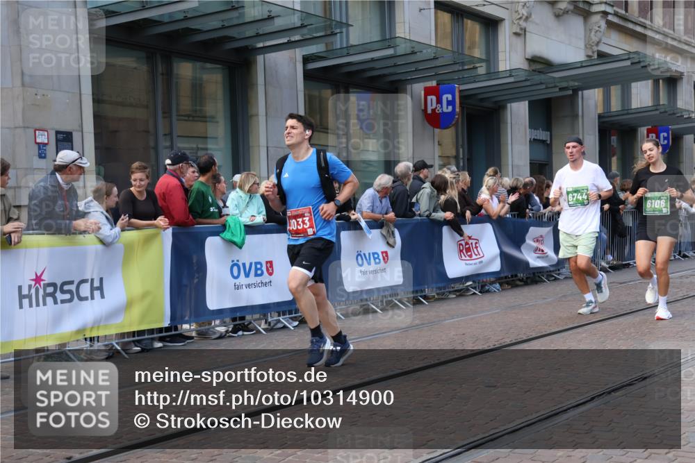 13.09.2026 - 21. swb-Marathon Bremen Strokosch-Dieckow http://msf.ph/oto/10314900 13.09.2026 13:15:52 Ziel 145, 481, 663, 740, 755, 792, 1605, 1955, 2623, 3134, 3149, 4128, 4823, 5430, 5554, 6106, 6721, 6744, 7307, 7413, 8398, 8487, 9031, 9115, 9278, 13008, 13158, 982, 1033, 1445, 2733, 3119, 3346, 3422, 3536, 3689, 3836, 3991, 4212, 4573, 4653, 5474, 5533, 5588, 5913, 6162, 6481, 6515, 7203, 7992, 9029, 9122, 9391, 9475, 9777, 13149, 13249 meine-sportfotos.de