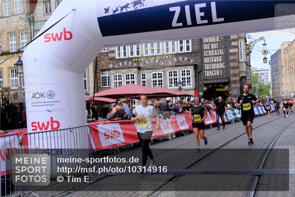 13.09.2026 - 21. swb-Marathon Bremen Tim E. http://msf.ph/oto/10314916 13.09.2026 10:55:38 Ziel 10256, 10725, 11014, 11414, 11466, 11631, 11910, 11941, 11977, 12201, 12218, 12258, 12549 meine-sportfotos.de