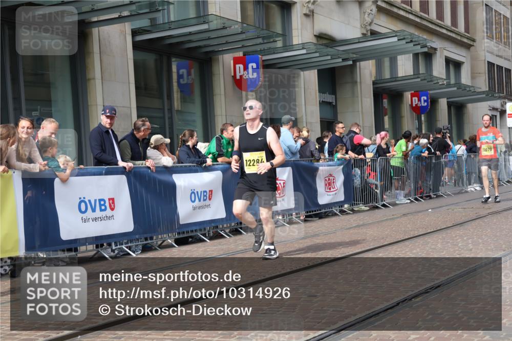 13.09.2026 - 21. swb-Marathon Bremen Strokosch-Dieckow http://msf.ph/oto/10314926 13.09.2026 10:56:45 Ziel 10157, 10166, 10408, 10578, 10610, 10700, 10772, 10969, 11000, 11079, 11236, 11292, 11328, 11484, 11667, 11946, 12032, 12284, 12382, 12383, 10240, 10356, 10372, 10486, 10540, 10675, 10721, 10771, 10824, 10844, 10888, 10936, 11064, 11069, 11256, 11349, 11407, 11474, 11601, 11795, 11844, 11855, 11871, 11872, 11911, 11996, 12284, 12434, 12543 meine-sportfotos.de