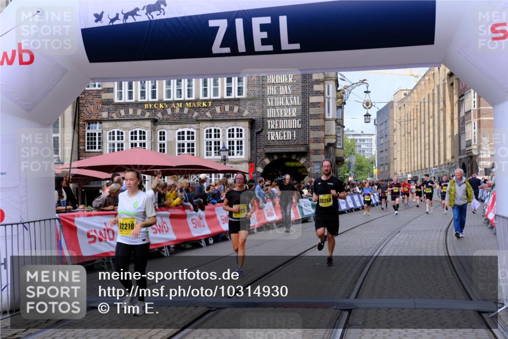 13.09.2026 - 21. swb-Marathon Bremen Tim E. http://msf.ph/oto/10314930 13.09.2026 10:55:38 Ziel 10256, 10725, 11014, 11414, 11466, 11631, 11910, 11941, 11977, 12201, 12218, 12258, 12549 meine-sportfotos.de