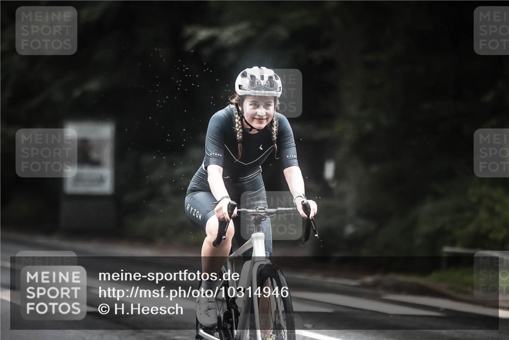 13.09.2026 - Stadtparktriathlon H.Heesch http://msf.ph/oto/10314946 13.09.2026 12:57:35 Radfahren 1091, 1135, 1283, 1392 meine-sportfotos.de