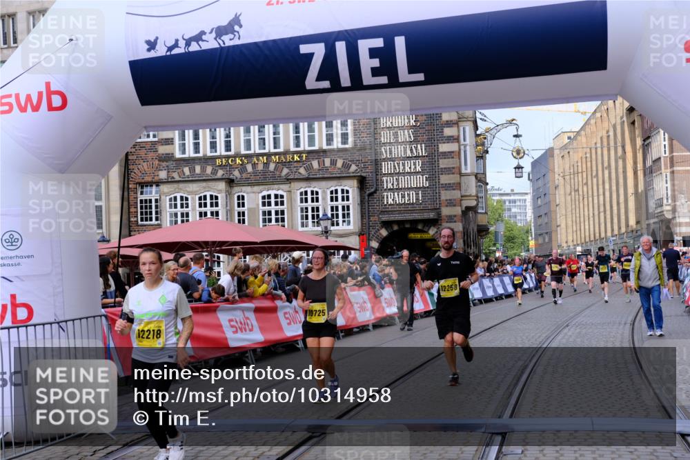 13.09.2026 - 21. swb-Marathon Bremen Tim E. http://msf.ph/oto/10314958 13.09.2026 10:55:38 Ziel 10256, 10725, 11014, 11414, 11466, 11631, 11910, 11941, 11977, 12201, 12218, 12258, 12549 meine-sportfotos.de
