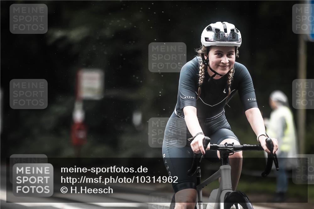13.09.2026 - Stadtparktriathlon H.Heesch http://msf.ph/oto/10314962 13.09.2026 12:57:35 Radfahren 1091, 1135, 1283, 1392 meine-sportfotos.de