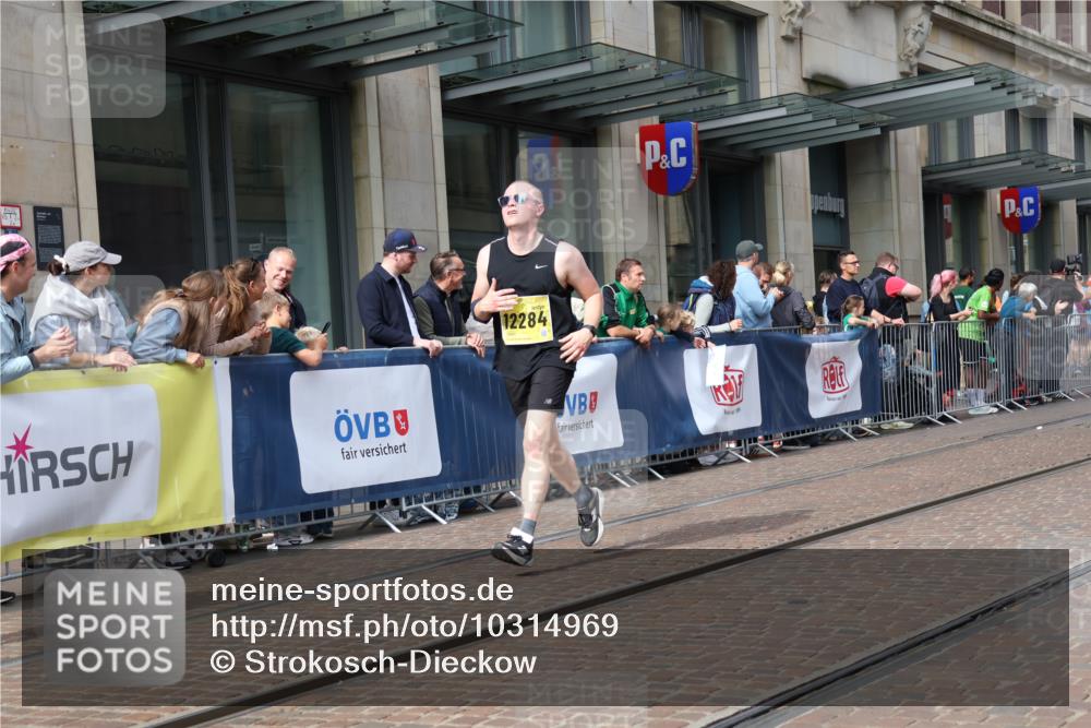 13.09.2026 - 21. swb-Marathon Bremen Strokosch-Dieckow http://msf.ph/oto/10314969 13.09.2026 10:56:45 Ziel 10157, 10166, 10408, 10578, 10610, 10700, 10772, 10969, 11000, 11079, 11236, 11292, 11328, 11484, 11667, 11946, 12032, 12284, 12382, 12383, 10240, 10356, 10372, 10486, 10540, 10675, 10721, 10771, 10824, 10844, 10888, 10936, 11064, 11069, 11256, 11349, 11407, 11474, 11601, 11795, 11844, 11855, 11871, 11872, 11911, 11996, 12284, 12434, 12543 meine-sportfotos.de