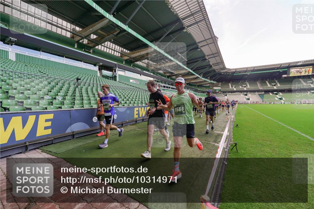 13.09.2026 - 21. swb-Marathon Bremen Michael Burmester http://msf.ph/oto/10314971 13.09.2026 13:11:00 Laufen im Stadion 164, 265, 373, 448, 581, 703, 869, 984, 1113, 1180, 1738, 1851, 1855, 1867, 1894, 1936, 1952, 1967, 2202, 2232, 2268, 2281, 2284, 2299, 2330, 2333, 2339, 2342, 2353, 2432, 2443, 2525, 2530, 2531, 2553, 2573, 2589, 2594, 2654, 2659, 2669, 2682, 2714, 2717, 2784, 2785, 2804, 2819, 2822, 2836, 2907, 2920, 2932, 2976, 3026, 3027, 3032, 3063, 3079, 3082, 3086, 3089, 3122, 3159, 3174, 3207, 3208, 3291, 3328, 3352, 3370, 3398, 3409, 3410, 3470, 3769, 800 meine-sportfotos.de