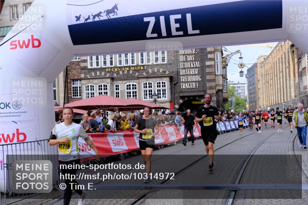 13.09.2026 - 21. swb-Marathon Bremen Tim E. http://msf.ph/oto/10314972 13.09.2026 10:55:39 Ziel 10256, 10725, 11014, 11414, 11466, 11631, 11910, 11941, 11977, 12201, 12218, 12258, 12549 meine-sportfotos.de