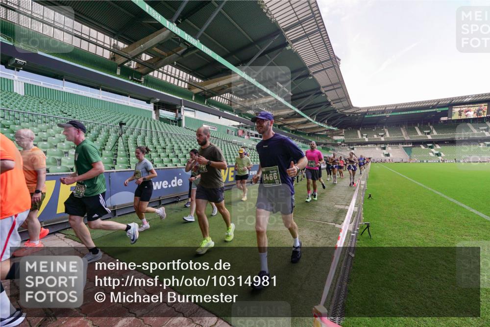 13.09.2026 - 21. swb-Marathon Bremen Michael Burmester http://msf.ph/oto/10314981 13.09.2026 13:11:01 Laufen im Stadion 164, 265, 373, 448, 581, 703, 869, 984, 1113, 1180, 1738, 1851, 1855, 1867, 1894, 1936, 1952, 1967, 2202, 2232, 2268, 2281, 2284, 2299, 2330, 2333, 2339, 2342, 2353, 2426, 2432, 2443, 2530, 2531, 2553, 2573, 2589, 2594, 2654, 2659, 2669, 2682, 2714, 2717, 2784, 2785, 2804, 2819, 2822, 2836, 2907, 2920, 2932, 2976, 3026, 3027, 3032, 3063, 3079, 3082, 3086, 3089, 3122, 3159, 3174, 3207, 3208, 3291, 3328, 3352, 3370, 3409, 3410, 3470, 3769, 800 meine-sportfotos.de