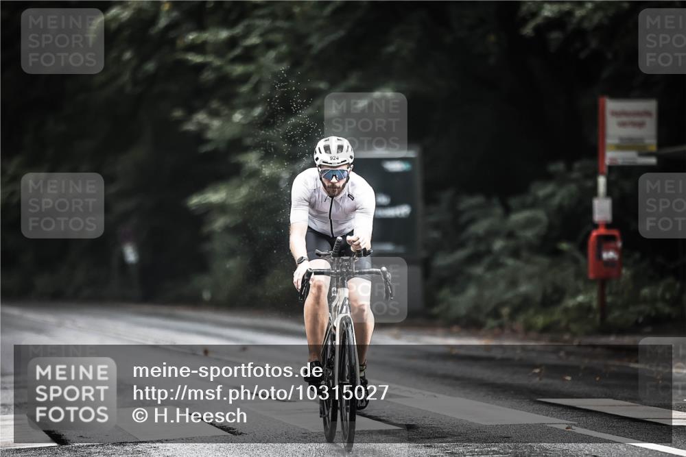13.09.2026 - Stadtparktriathlon H.Heesch http://msf.ph/oto/10315027 13.09.2026 11:50:24 Radfahren 908, 924 meine-sportfotos.de