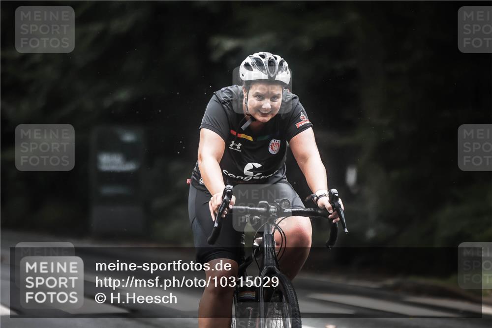 13.09.2026 - Stadtparktriathlon H.Heesch http://msf.ph/oto/10315029 13.09.2026 12:57:41 Radfahren 1135, 1306, 1374, 1392, 1409 meine-sportfotos.de