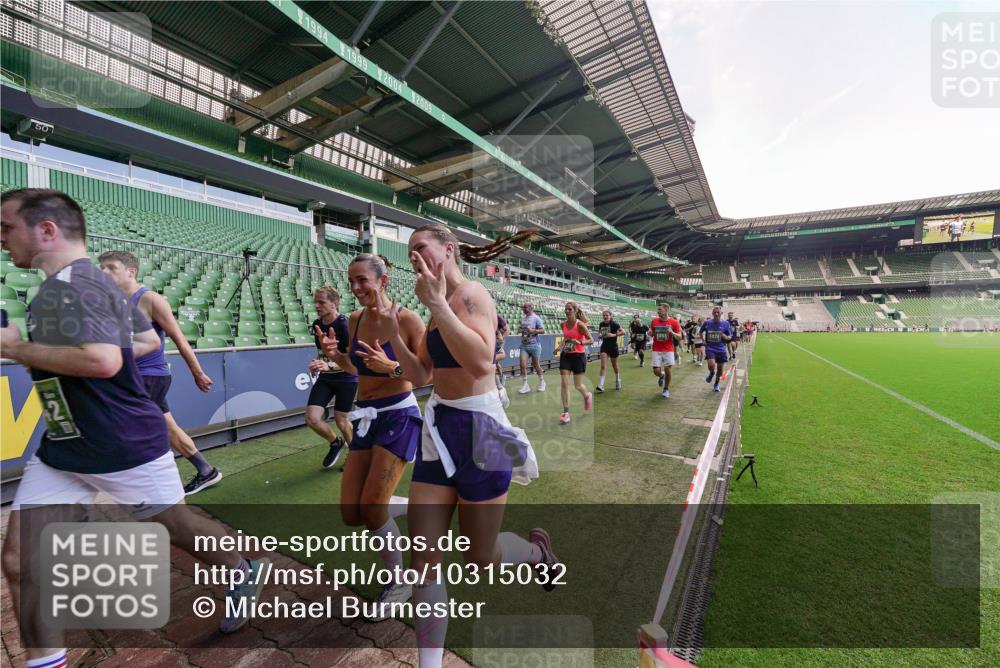 13.09.2026 - 21. swb-Marathon Bremen Michael Burmester http://msf.ph/oto/10315032 13.09.2026 13:11:05 Laufen im Stadion 164, 265, 373, 448, 581, 703, 869, 984, 1113, 1180, 1435, 1738, 1849, 1851, 1855, 1867, 1894, 1936, 1952, 1967, 2202, 2232, 2248, 2268, 2281, 2284, 2299, 2330, 2333, 2339, 2342, 2353, 2426, 2432, 2443, 2530, 2531, 2553, 2573, 2589, 2594, 2654, 2659, 2669, 2682, 2714, 2717, 2784, 2785, 2804, 2819, 2822, 2836, 2907, 2920, 2932, 2976, 3026, 3027, 3063, 3079, 3082, 3086, 3089, 3122, 3159, 3174, 3207, 3208, 3291, 3328, 3349, 3352, 3370, 3409, 3410, 3470, 800 meine-sportfotos.de