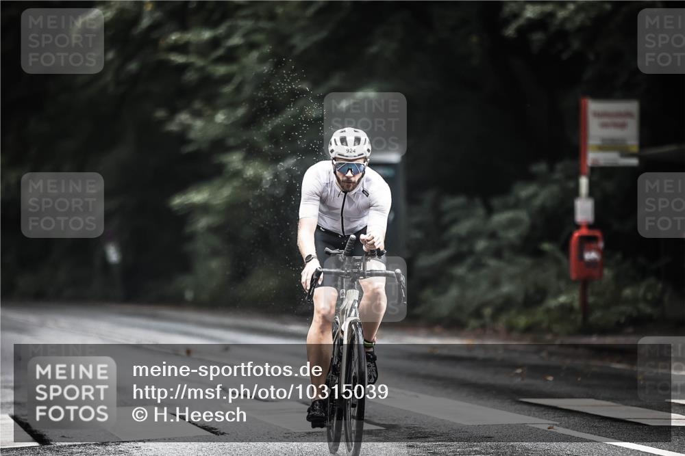 13.09.2026 - Stadtparktriathlon H.Heesch http://msf.ph/oto/10315039 13.09.2026 11:50:24 Radfahren 908, 924 meine-sportfotos.de