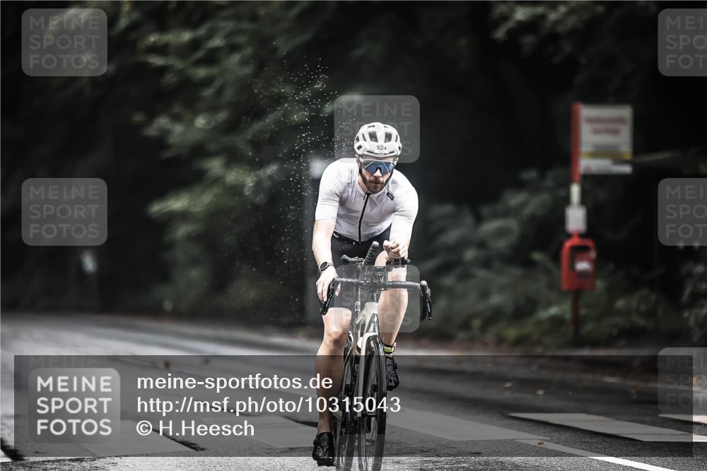 13.09.2026 - Stadtparktriathlon H.Heesch http://msf.ph/oto/10315043 13.09.2026 11:50:24 Radfahren 908, 924 meine-sportfotos.de